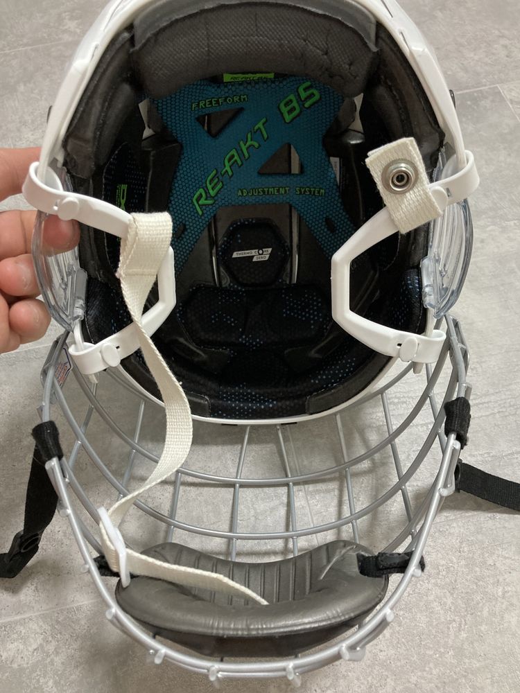 Шлем хоккеный