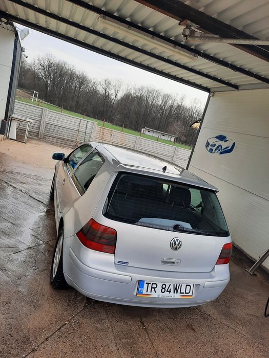 Vând Golf 4 16 benzina