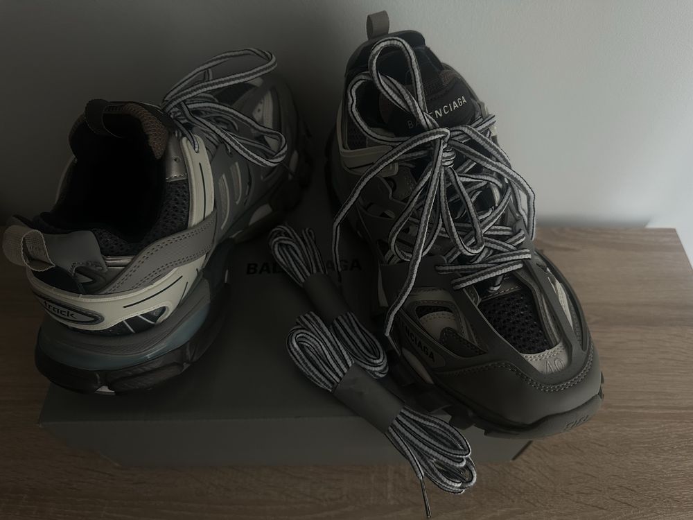 Balenciaga track 40 номер сиви
