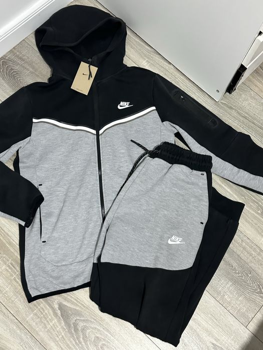 Nike tech fleece .