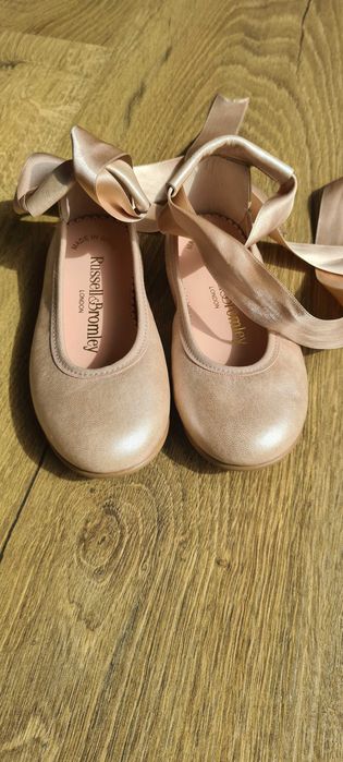 Балетни пантофки Russell and Bromley