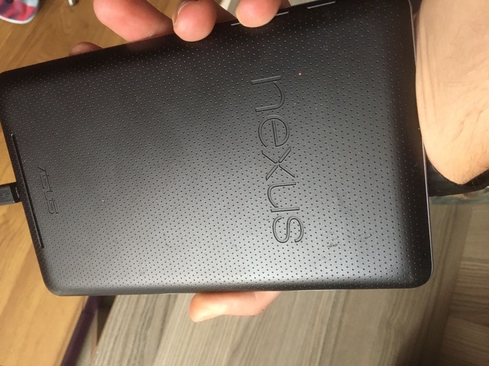 Продавам таблет Asus Nexus