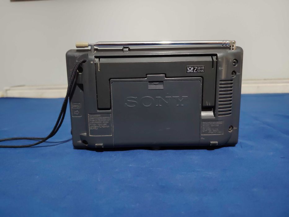 SONY ICF-SW800 radio, cu cartele pentru posturi de radio