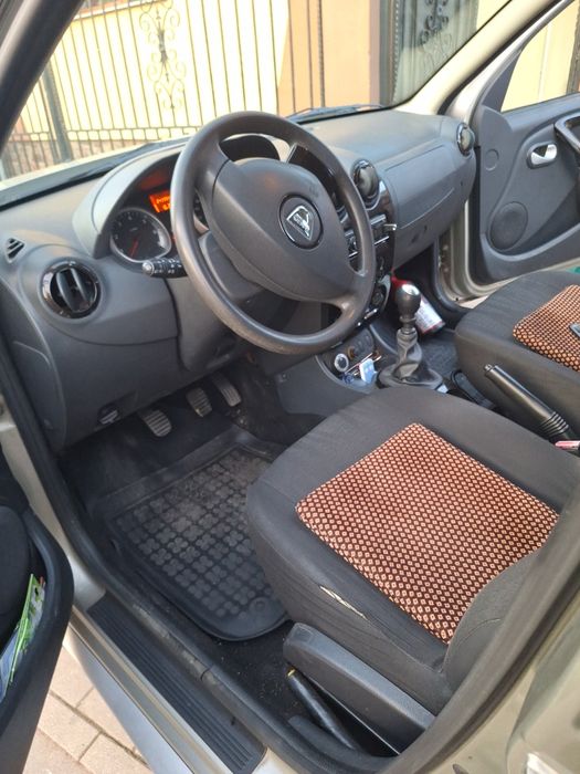 Vând Dacia Duster 2011