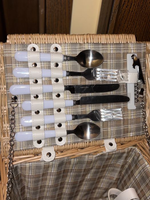 Чисто нова кошница за пикник за 4-ма