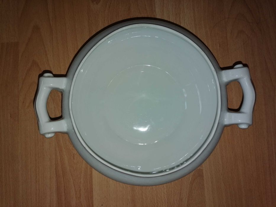 Старинен супник, неизползван