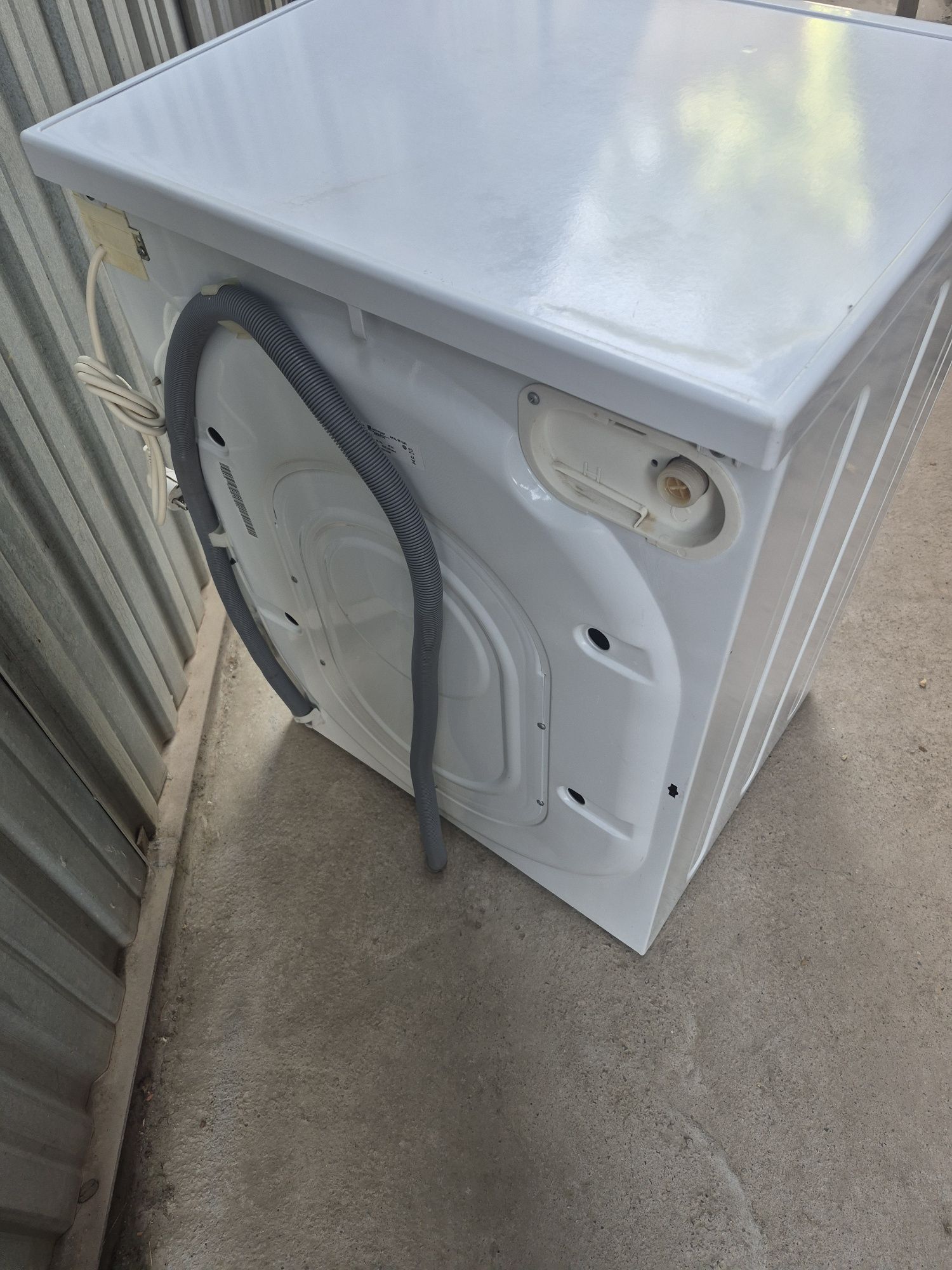 Продам Автомат HoT point Ariston 6 кг в отличном состоянии.
