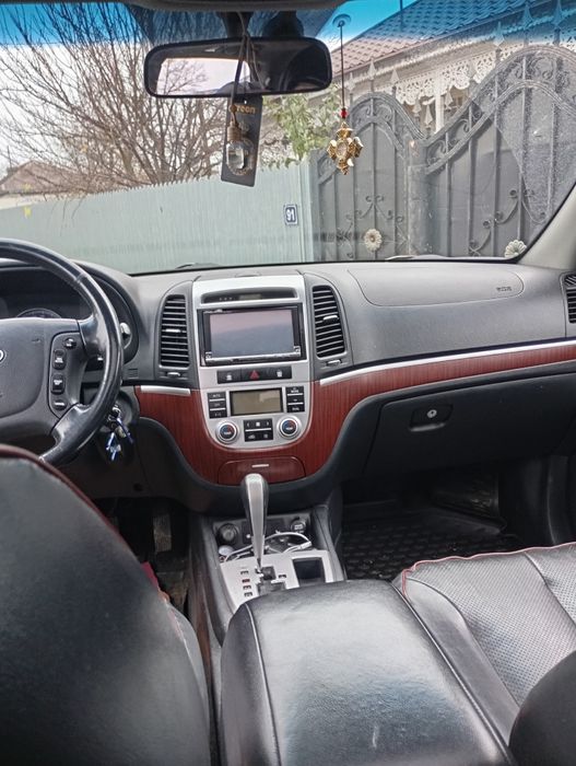 vând Hyundai santa Fe impecabil accept orice test detalii in privat