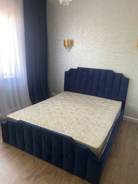 Кровать с матрасом