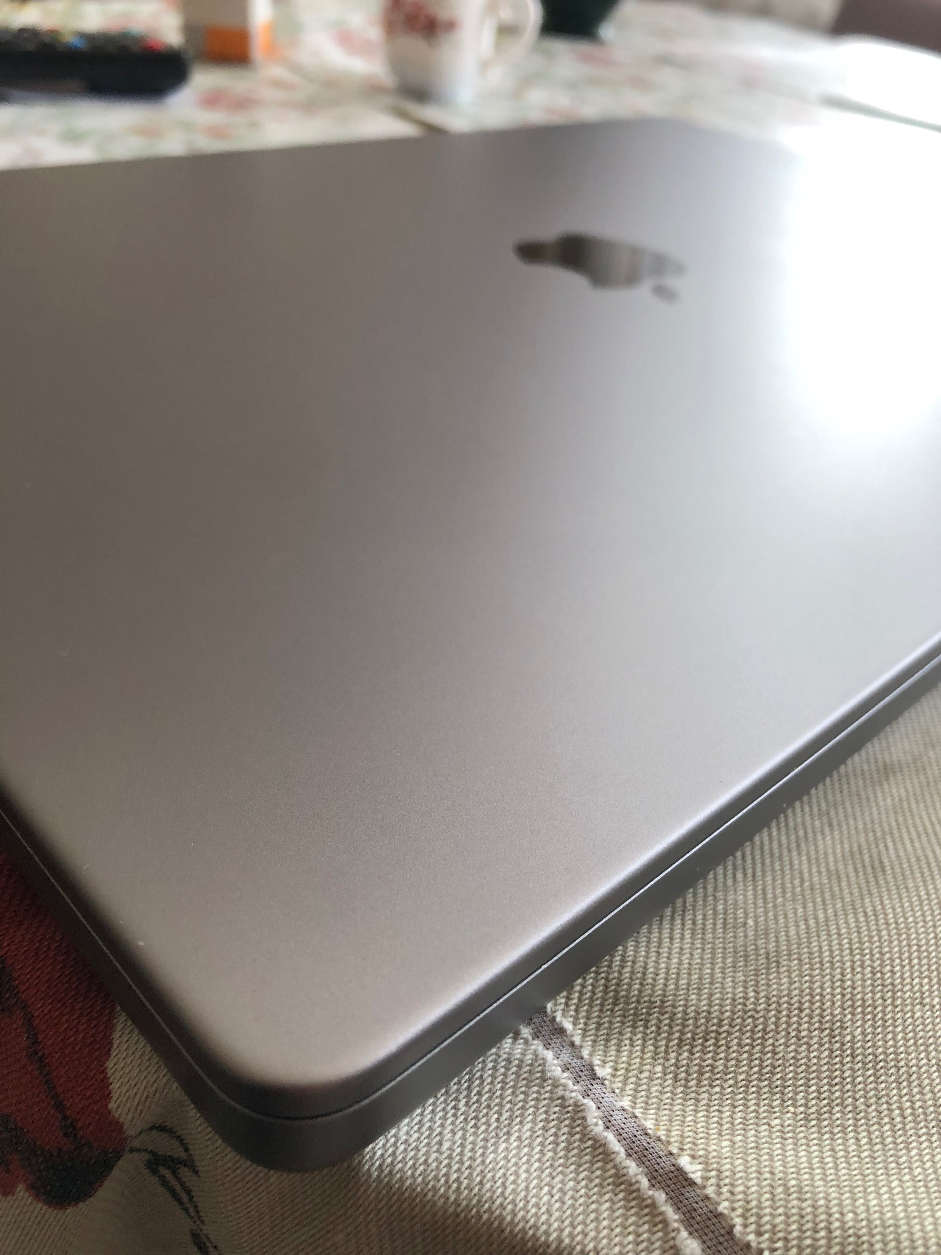 MacBook Pro M2 16"