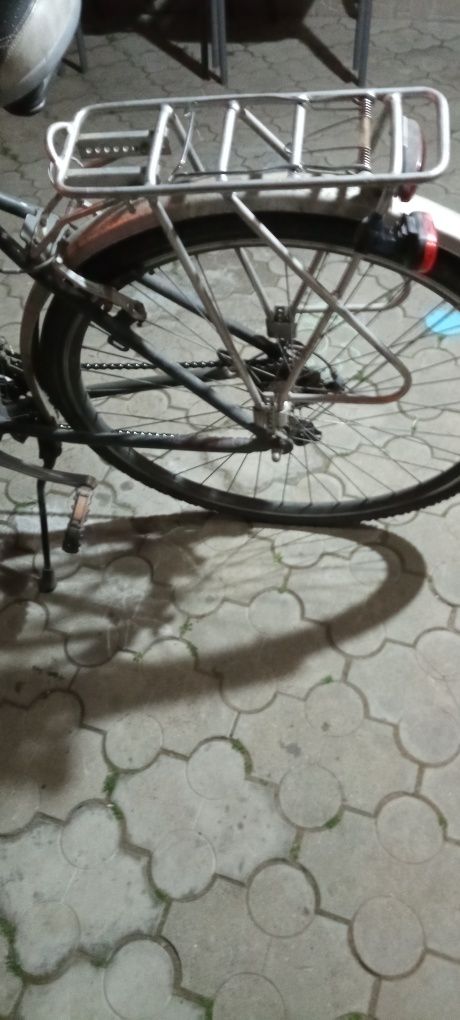 Vând bicicleta de adulți roti de 28 ploiest din aluminiu i