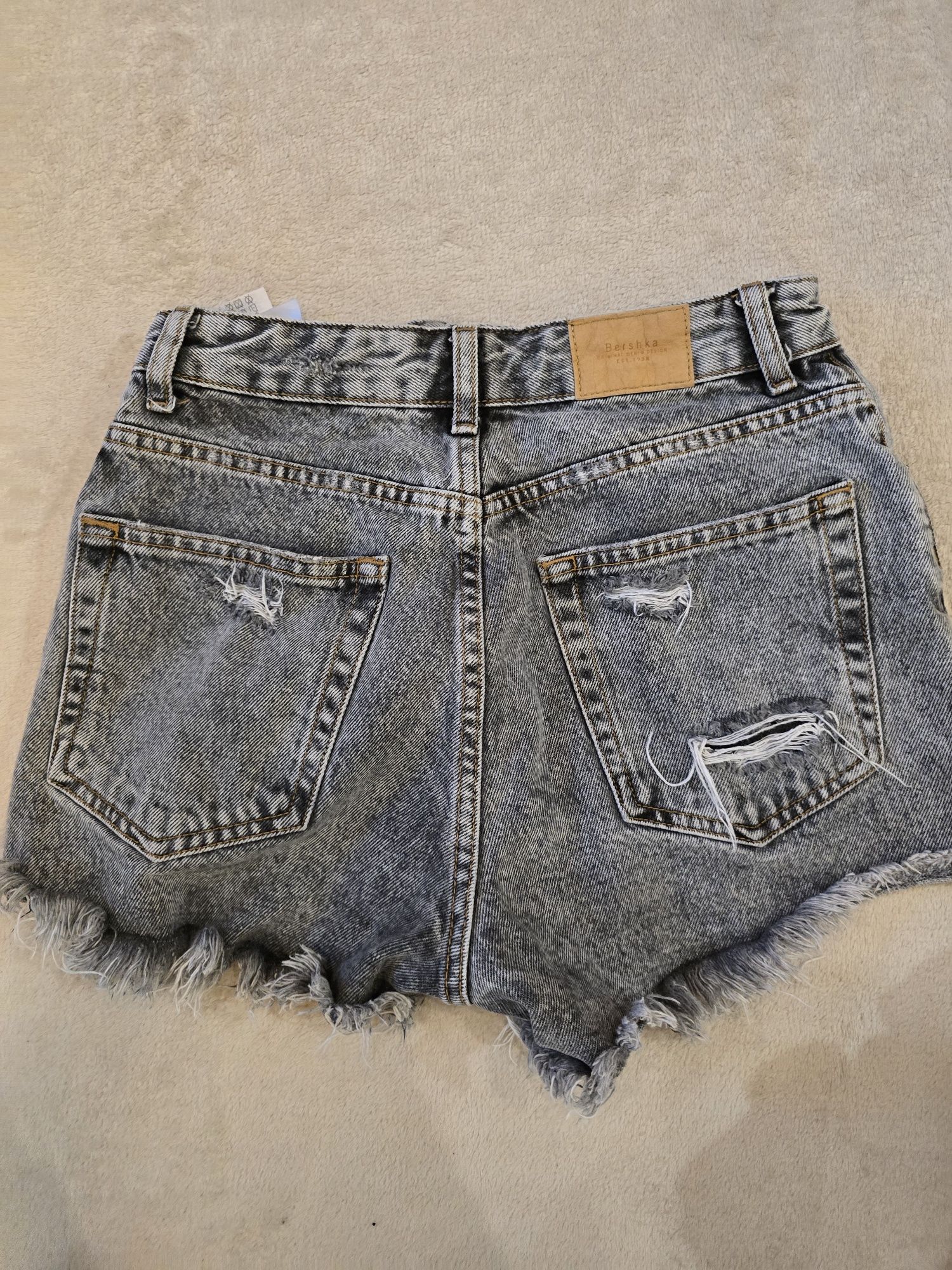 Къси панталонки Bershka