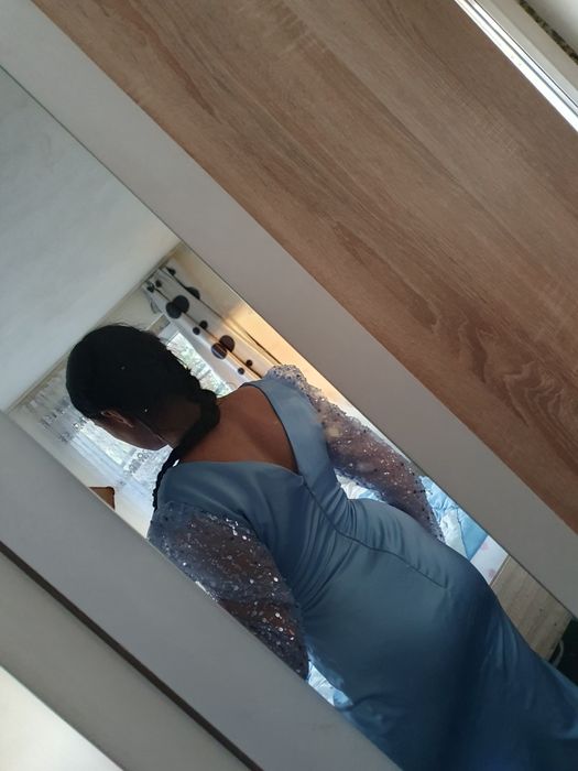 Rochie lungă de ocazie, într-o nuanță superbă de albastru intens