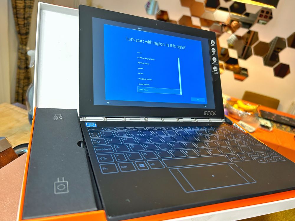 Laptop 2 in 1 Lenovo Yoga Book YB1-X91F Nou in cutie