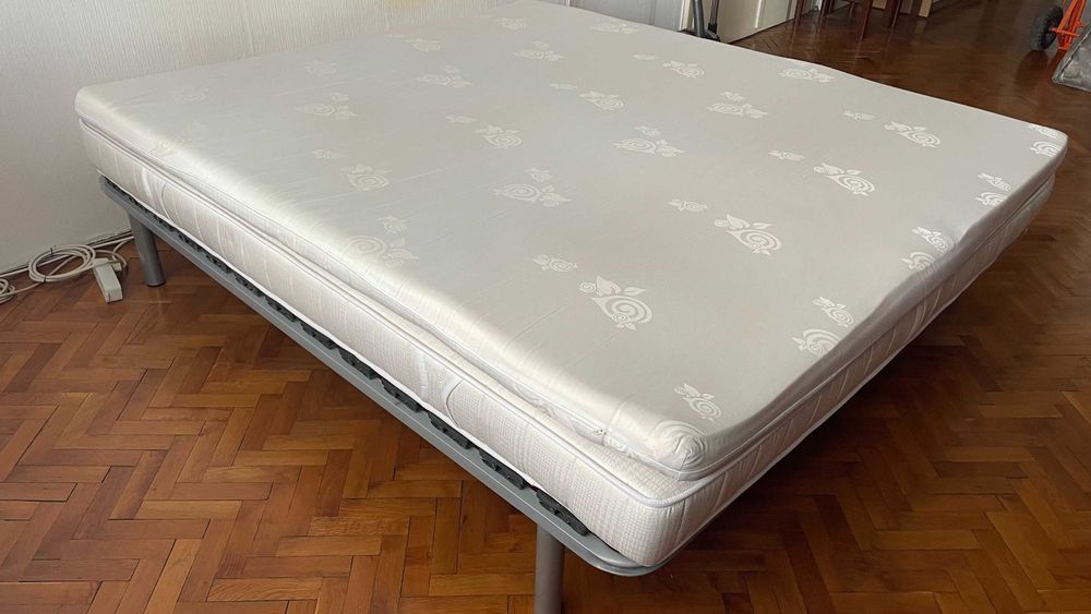 Спалня 180/200 (подматрачна рамка с крака + матрак + топ матрак)