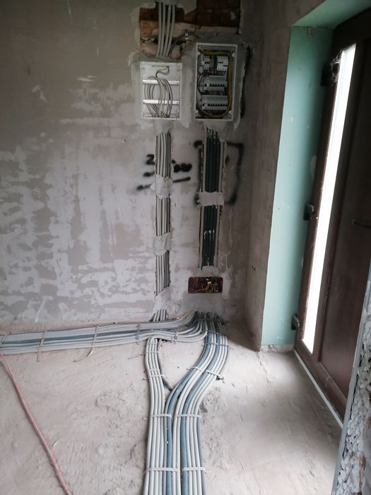 Electrician, instalații electrice