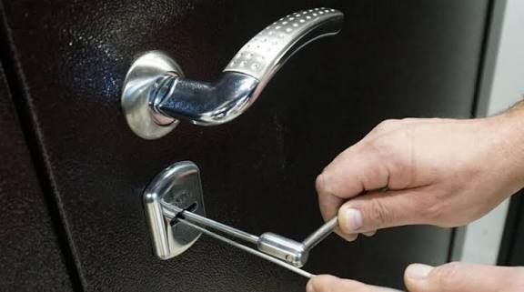 Вскрытие замков дверей и авто. Установка и замена замка