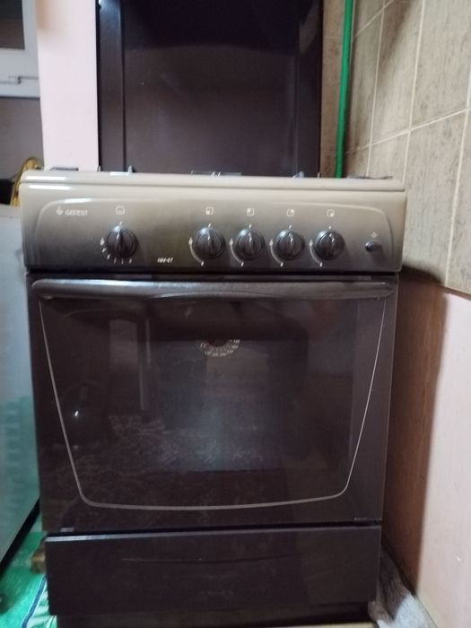 Срочно нужна продавать хороший газ плиты Гефест размер 60#60 отличные