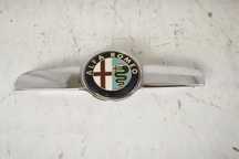 ornament grila centrala original crom cu emblema in stare buna alfa ro