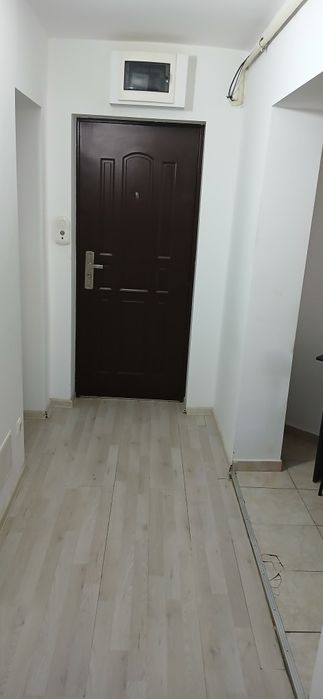 Închiriez garsoniera