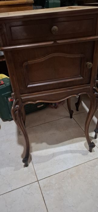 Барокови нощни шкафчета