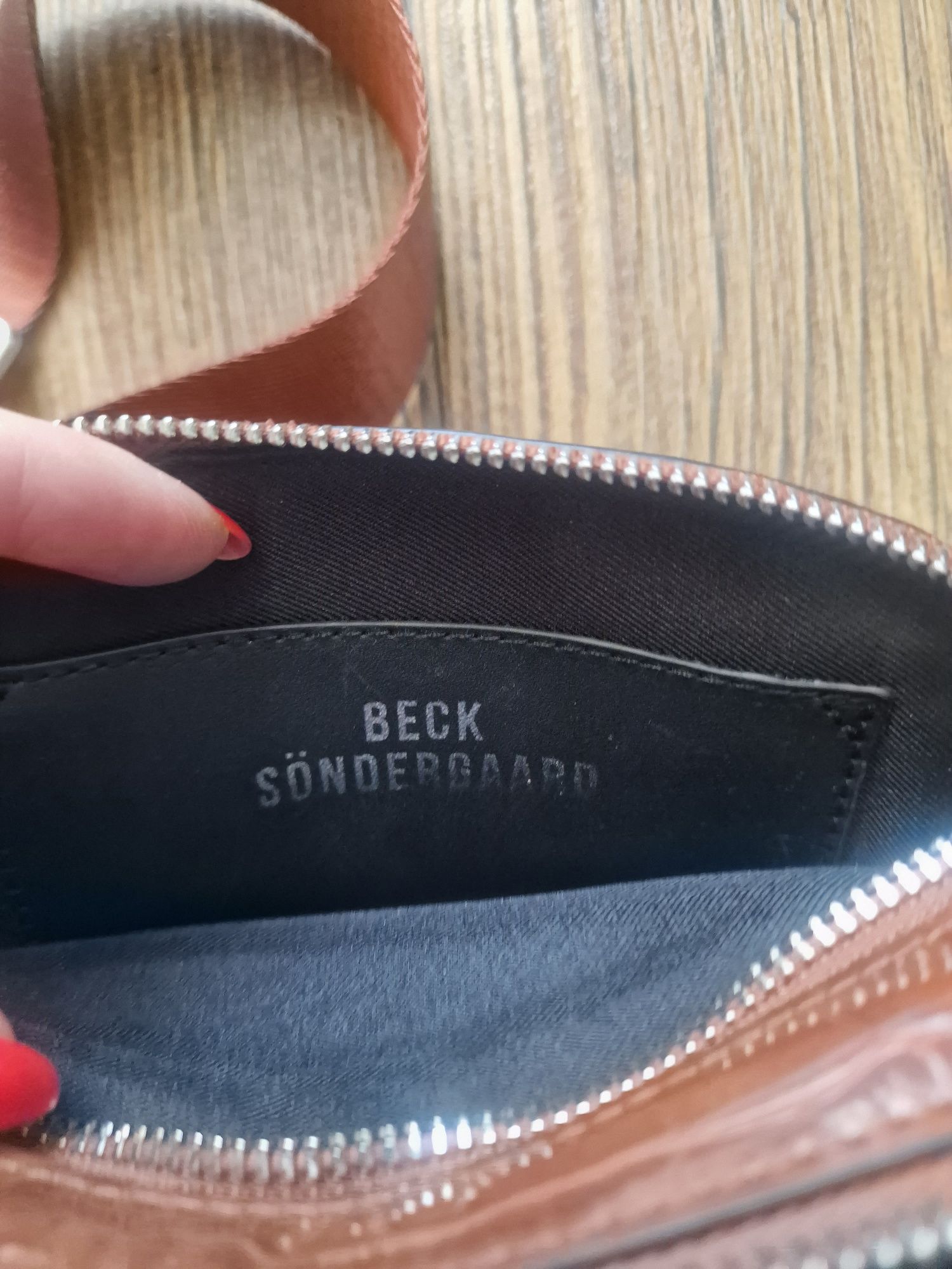 Страхотна дамска малка чанта BECK SONDERGAAD