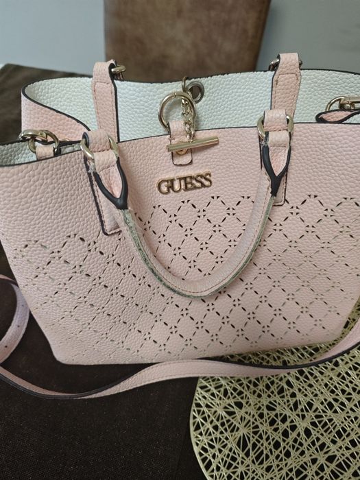 Дамска чанта Guess
