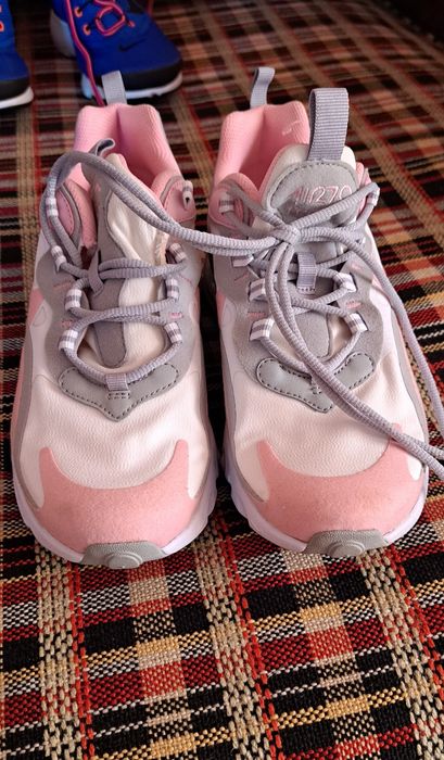 Vând adidași damă noi