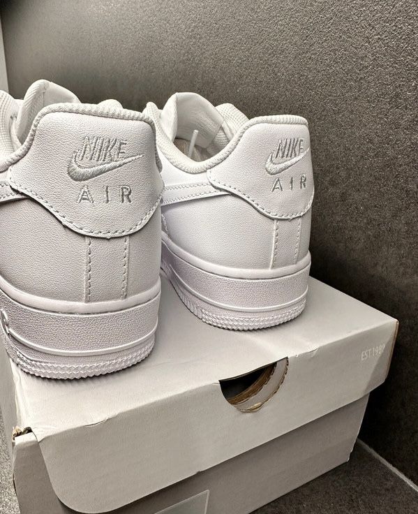 Nike White Air Force 1 – чисно нови