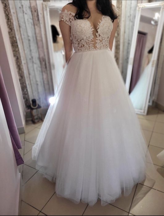 Vând rochie de mireasă, în stare foarte bună