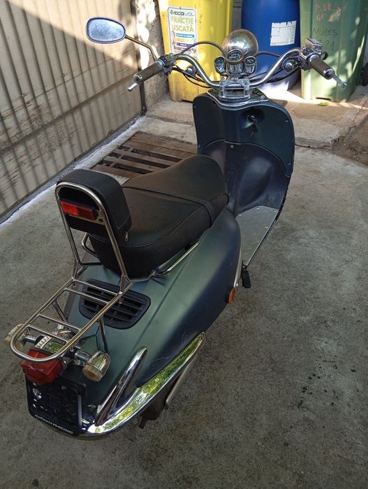 Scuter 50 cm retro