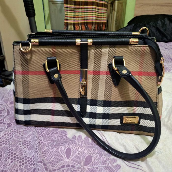 Продавам чанти много запазени