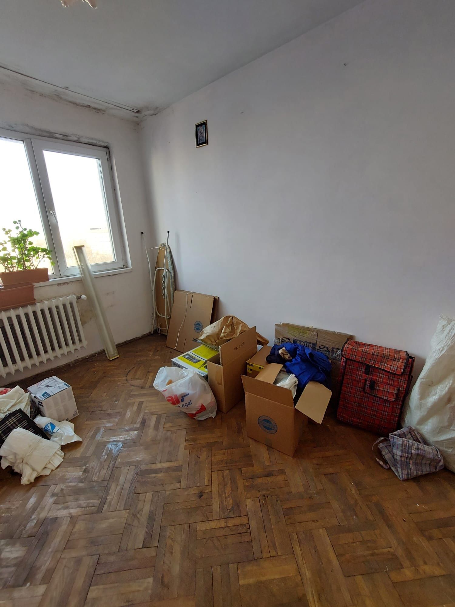 Vând Apartament 3 camere. 61000 euro