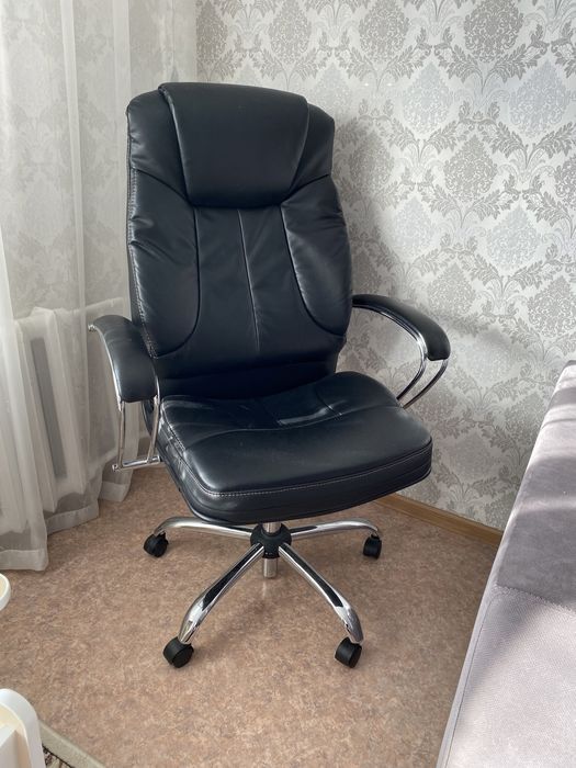 Продам кожаноое  кресло