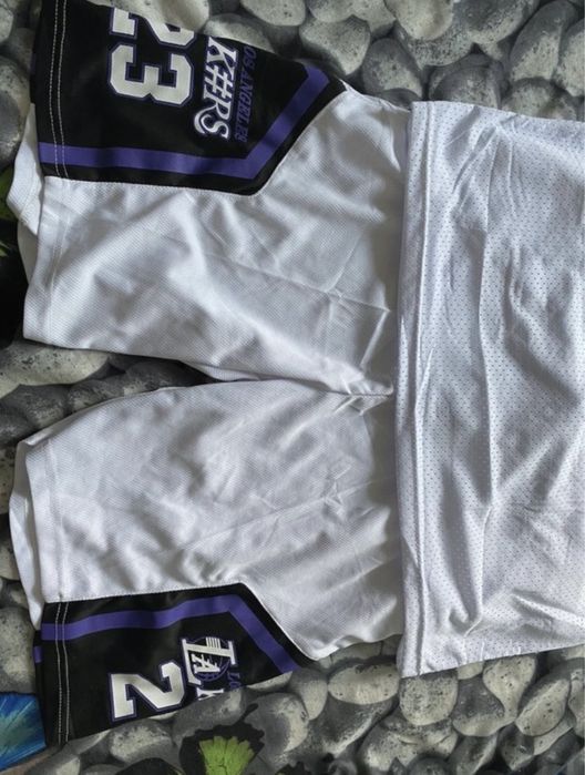 Compleu lakers.