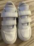 Дести обувки Adidas