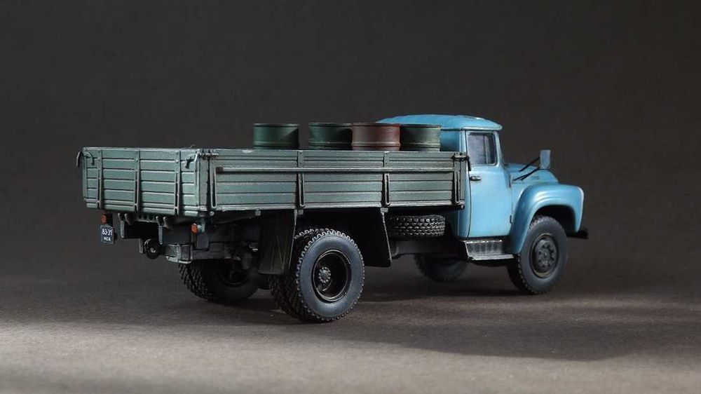 Сборная модель грузовика ЗиЛ-130 масштаб 1:72 AVD