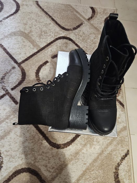 Боти черни и бели 39