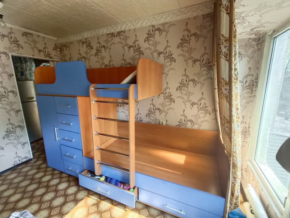 Продам двухъярусную  кровать