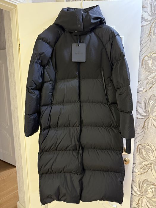 Продам пуховик Монклер новый