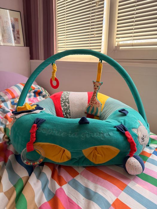 Sophie la Girafe - бебешки пуф с арка
