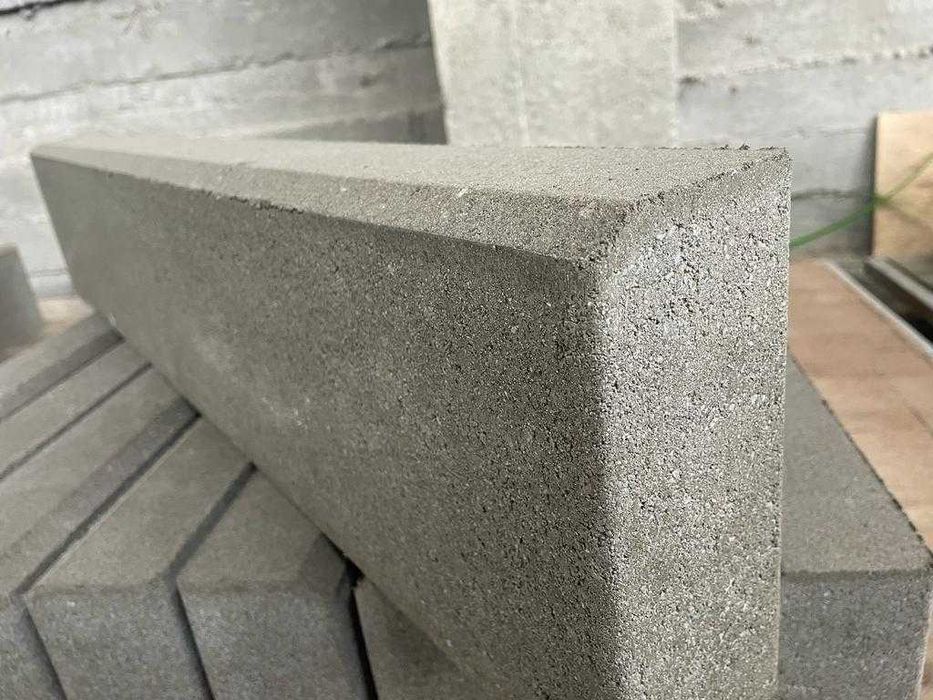 Бордюр тротуарный 100х20х08 поребрик