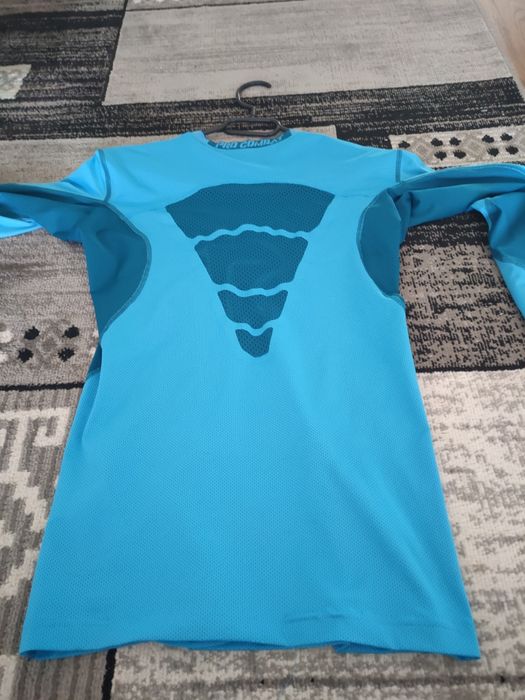 Bluza Nike Pro Combat mărimea M