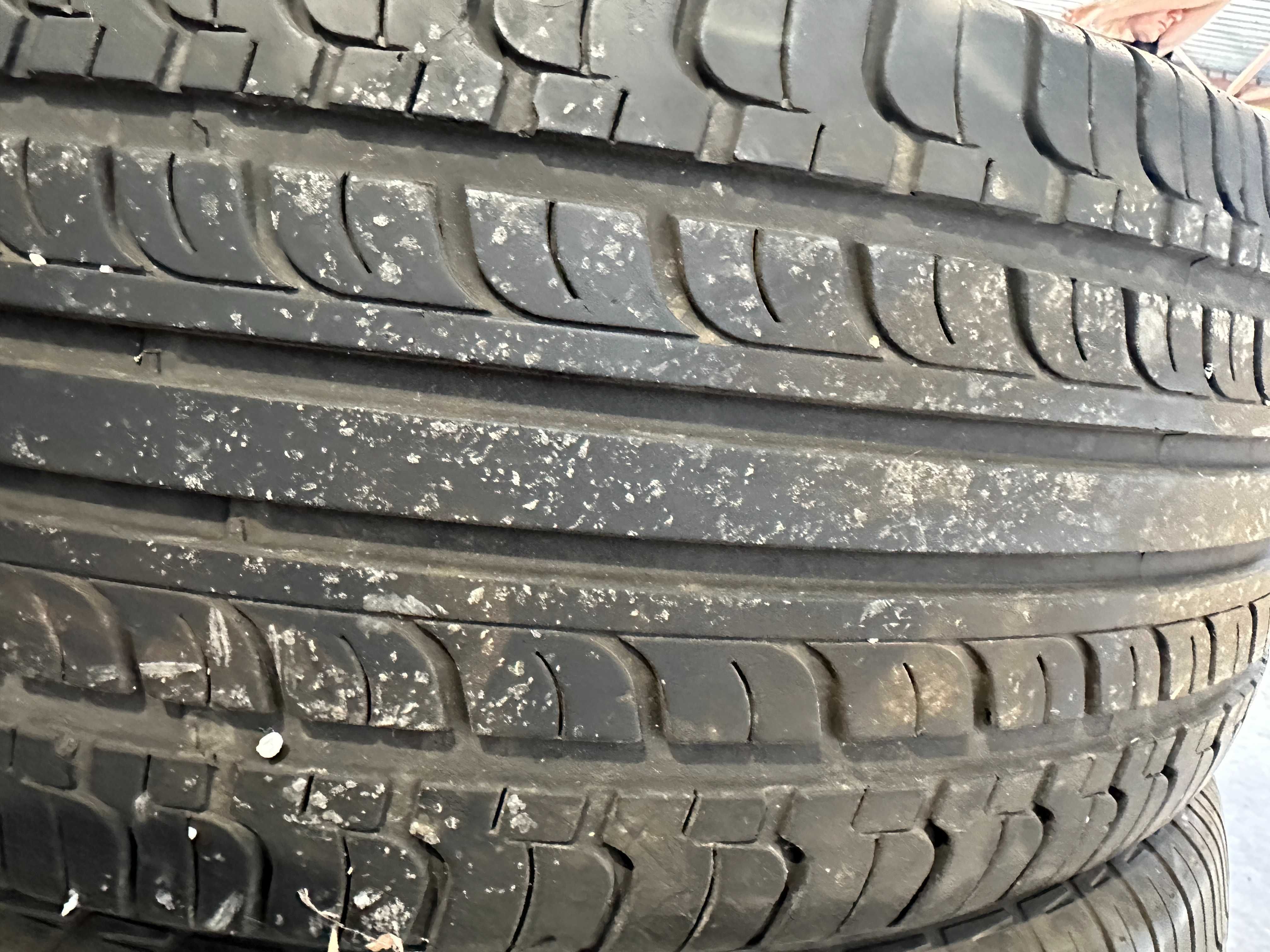 Продавам 3бр. летни гуми Hankook 235/50R19 99H DOT 0617