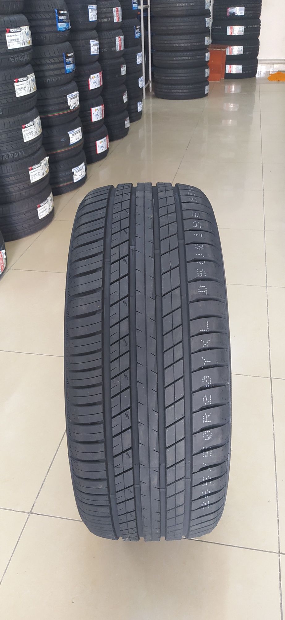 265/50R20. Roadx. SU1