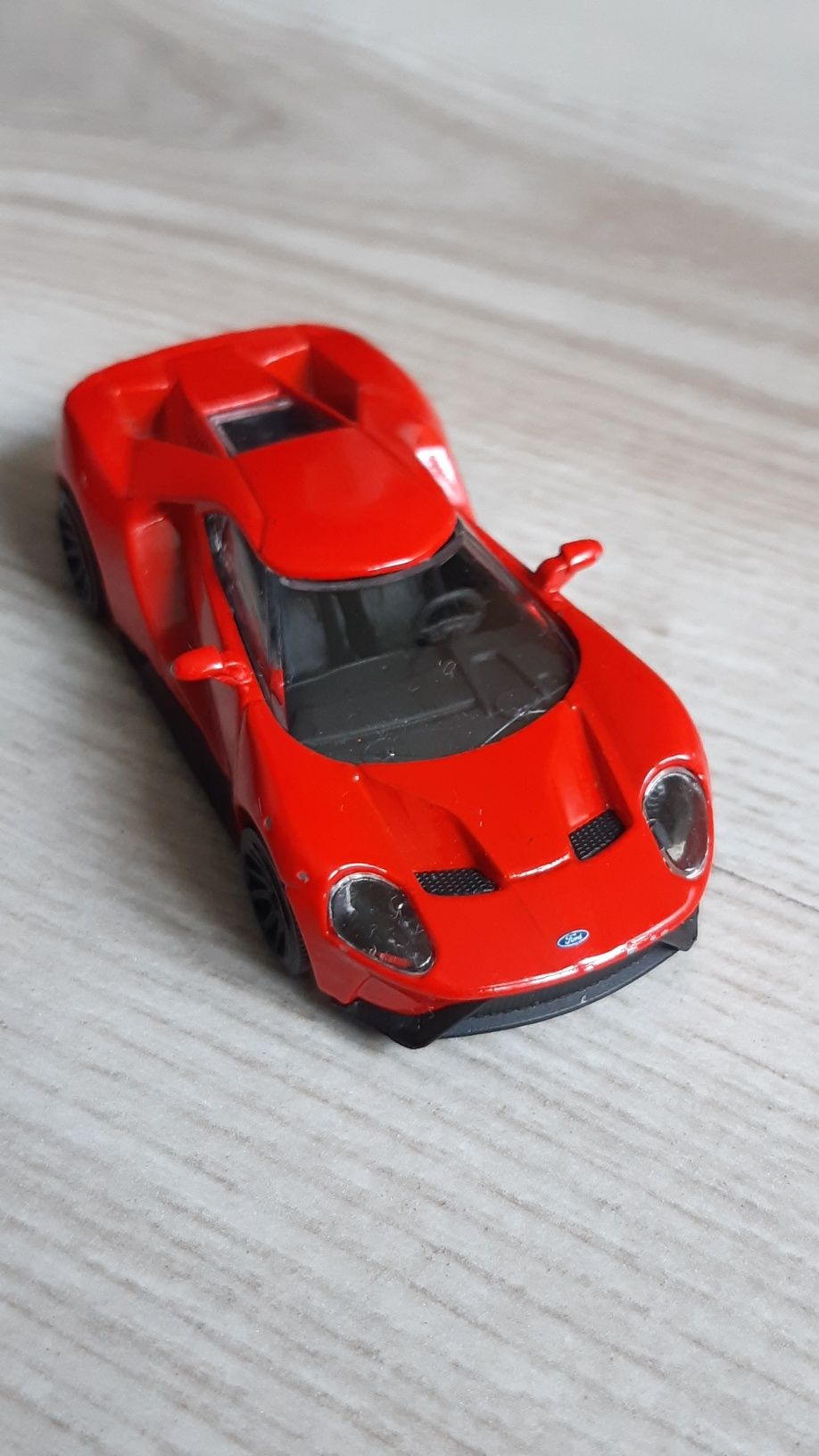 Vând machetă/mașinuță Ford GT Majorette nouă