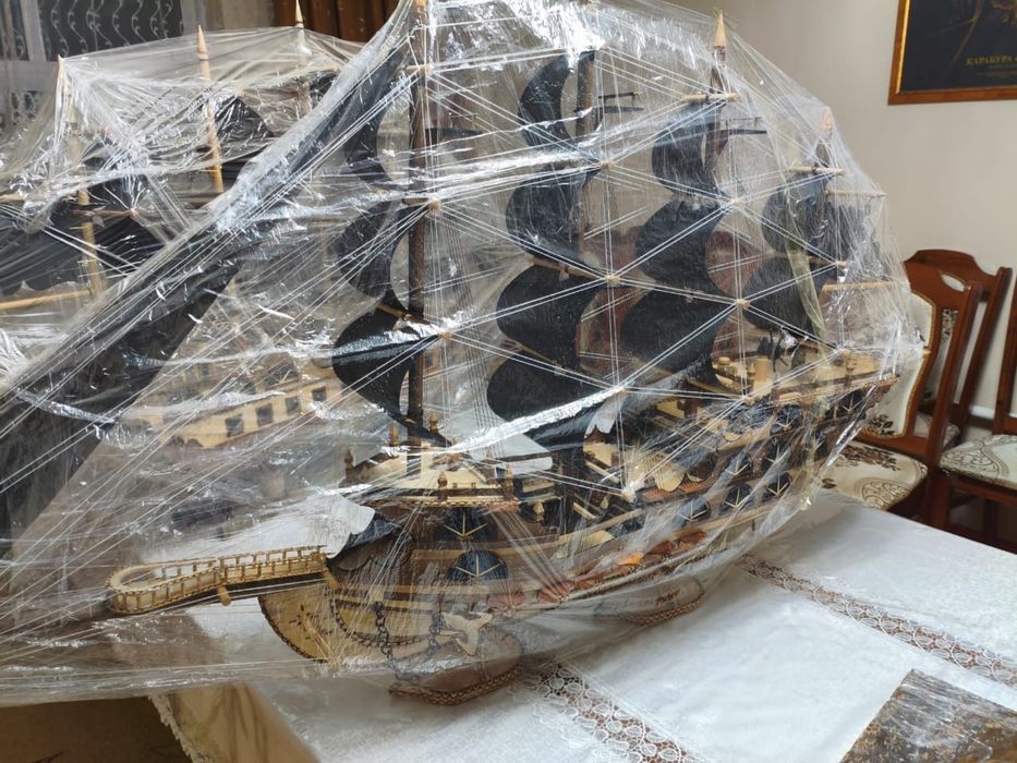 корабль сувинер из дерева