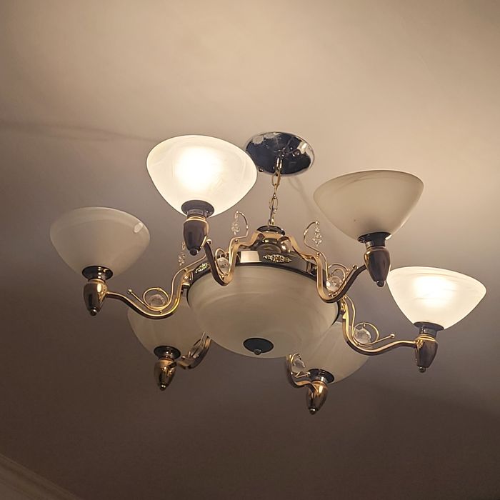 Люстра для гостиный. Срочно продам 5000 тенге