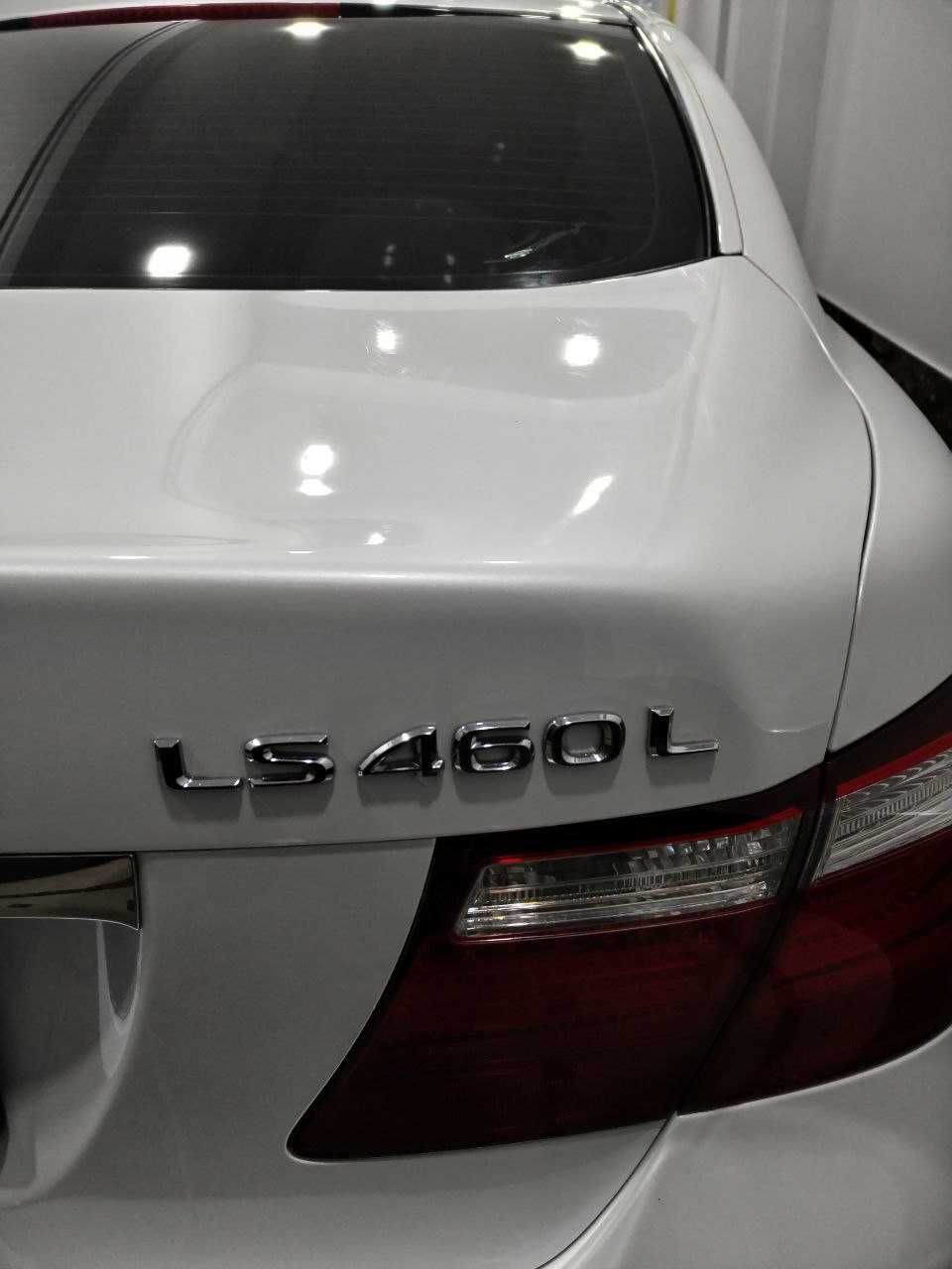 Lexus LS 460L белый