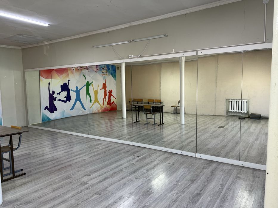 Продам настенные зеркала в отл состоянии из танц студии